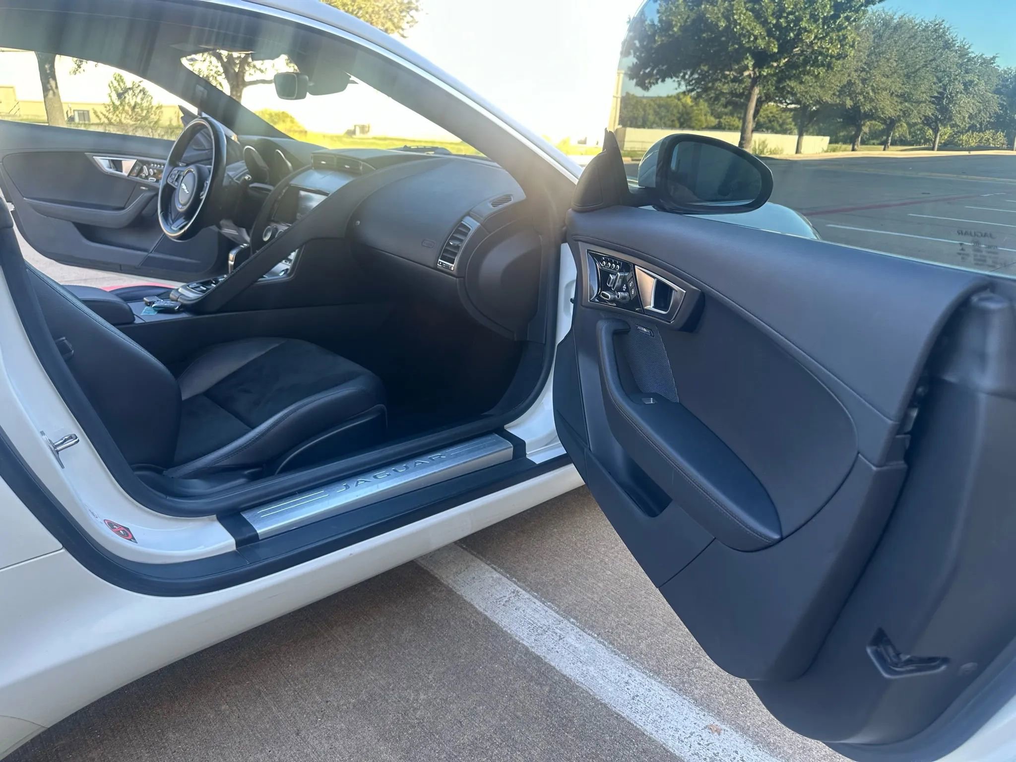 Used 2016 Jaguar F-TYPE Coupe image 19