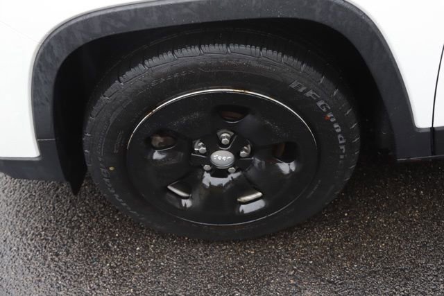 Used 2019 Jeep Cherokee Sport image 12