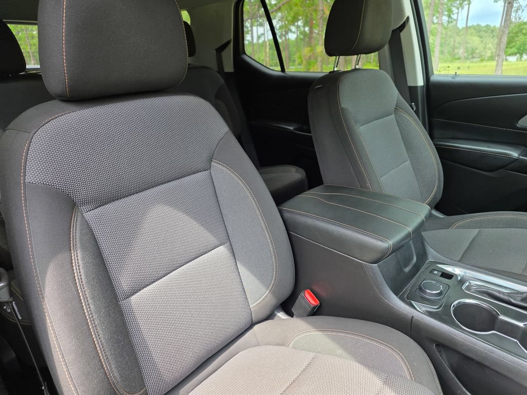 Used 2021 Chevrolet Traverse LT FWD image 25