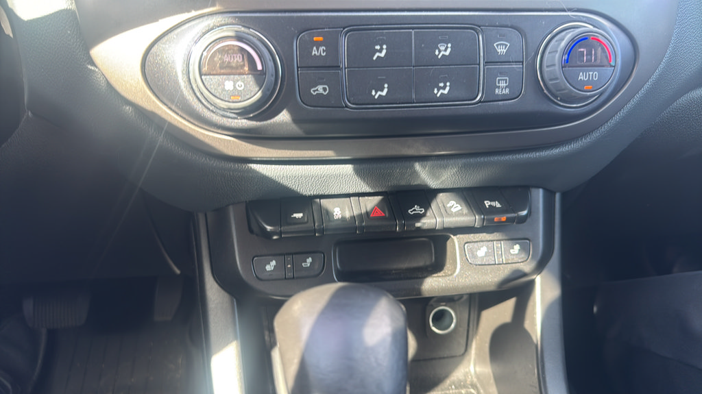Used 2022 Chevrolet Colorado Z71 AWD/4WD image 18