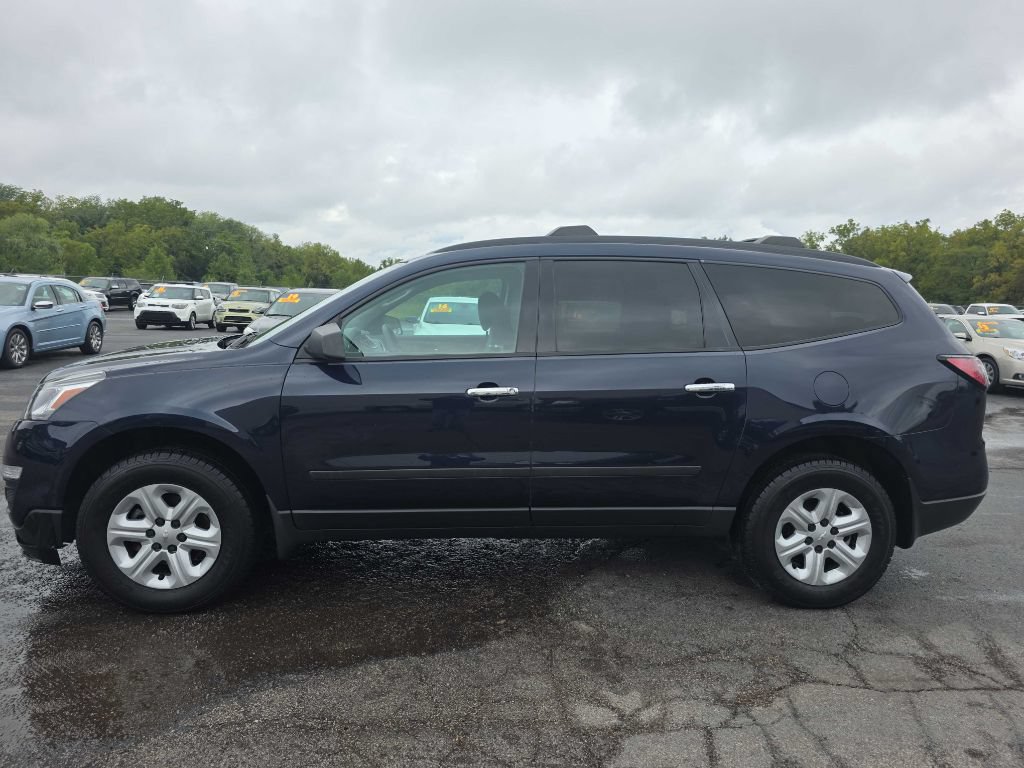 Used 2017 Chevrolet Traverse LS FWD image 1