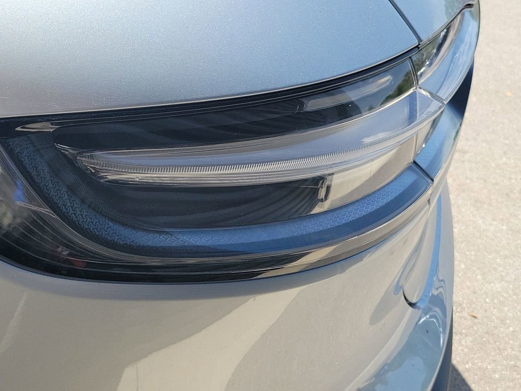 Certified 2025 Porsche Macan image 16