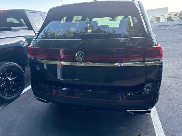 Used 2024 Volkswagen Atlas SE w/ Panoramic Sunroof Package FWD image 8