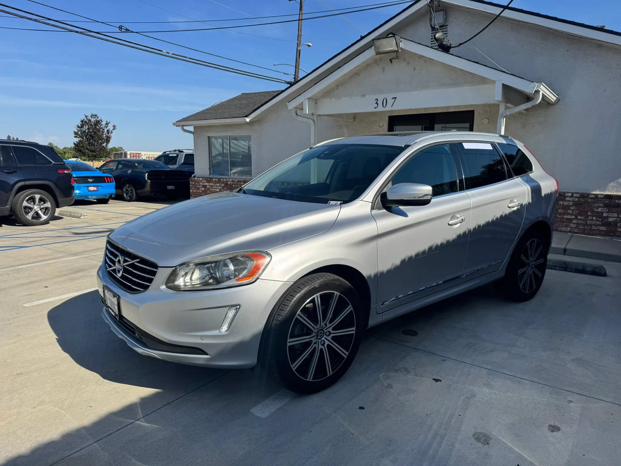Used 2016 Volvo XC60 T5 Premier w/ Proximity Package FWD image 7
