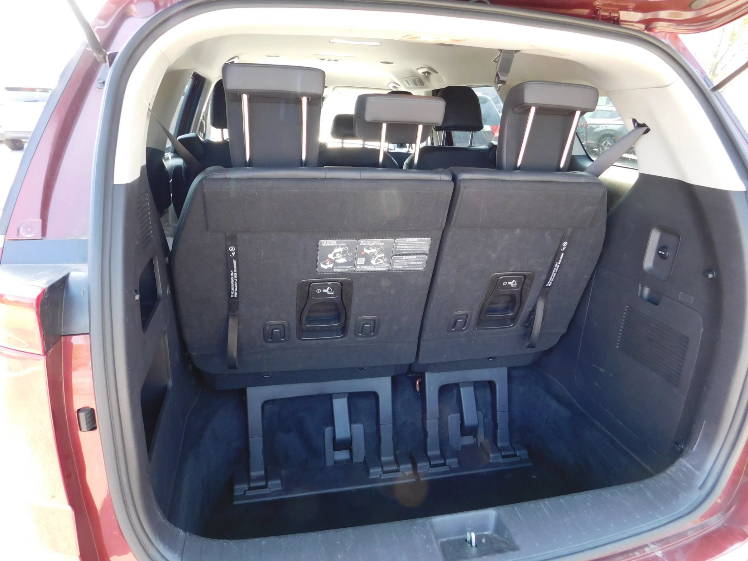 Used 2024 Kia Carnival LX FWD image 7