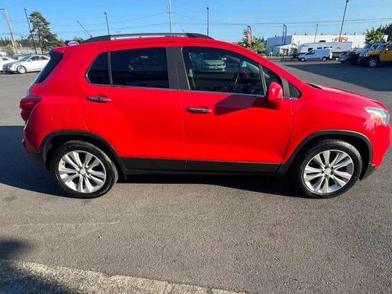 Used 2017 Chevrolet Trax Premier w/ Driver Confidence II Package FWD image 4