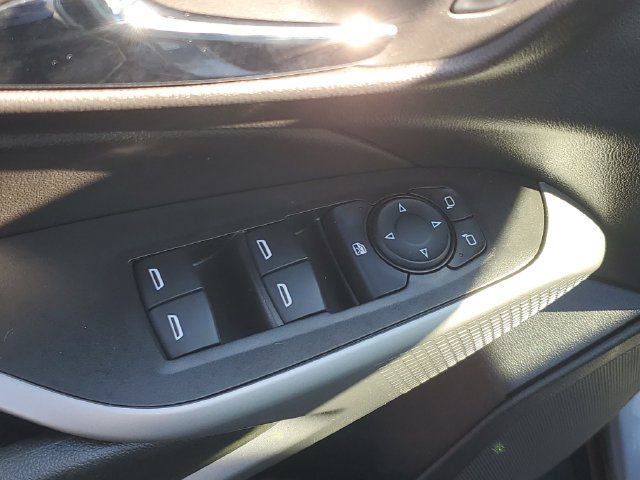 Certified 2024 Chevrolet Trax RS w/ Sunroof Package FWD image 14