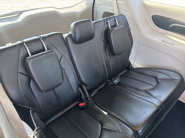 Used 2024 Chrysler Pacifica Touring-L image 17