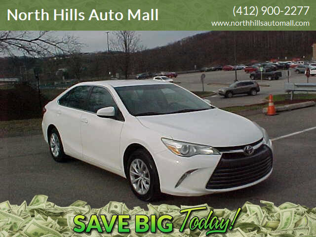 Used 2016 Toyota Camry LE image 1