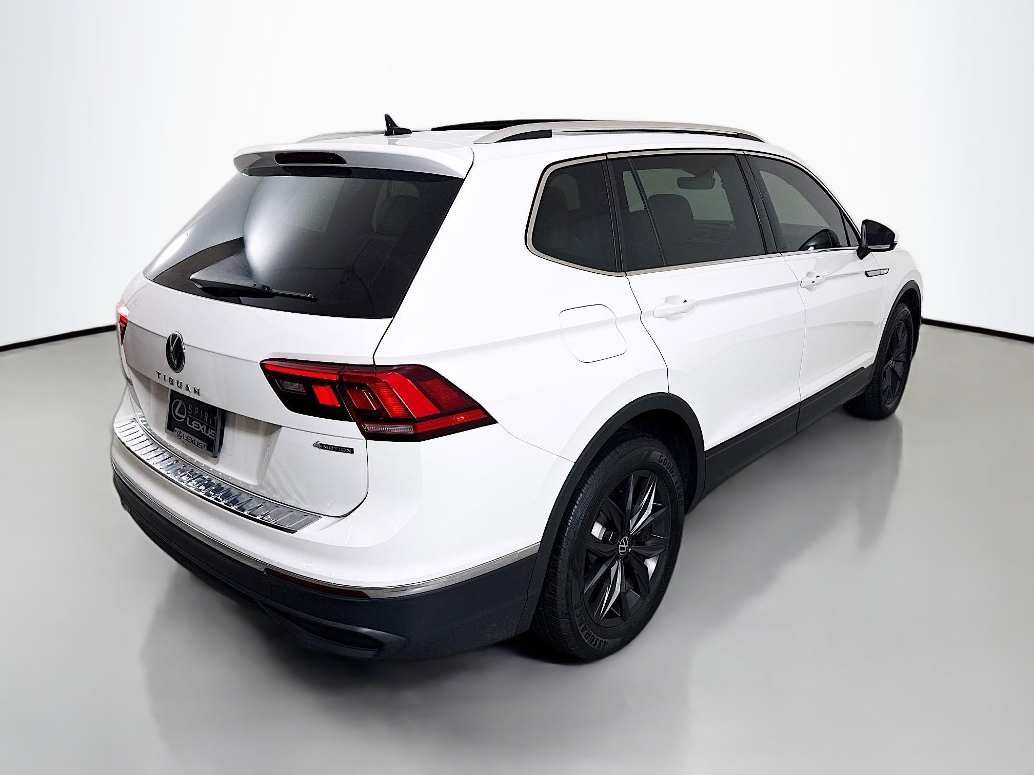 Used 2024 Volkswagen Tiguan SE image 7