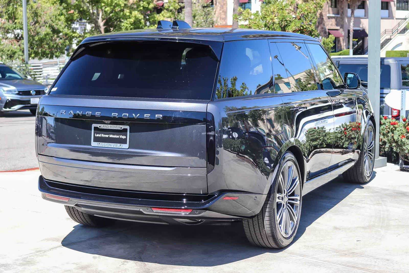 New 2026 Land Rover Range Rover Long Wheelbase SE AWD/4WD image 6