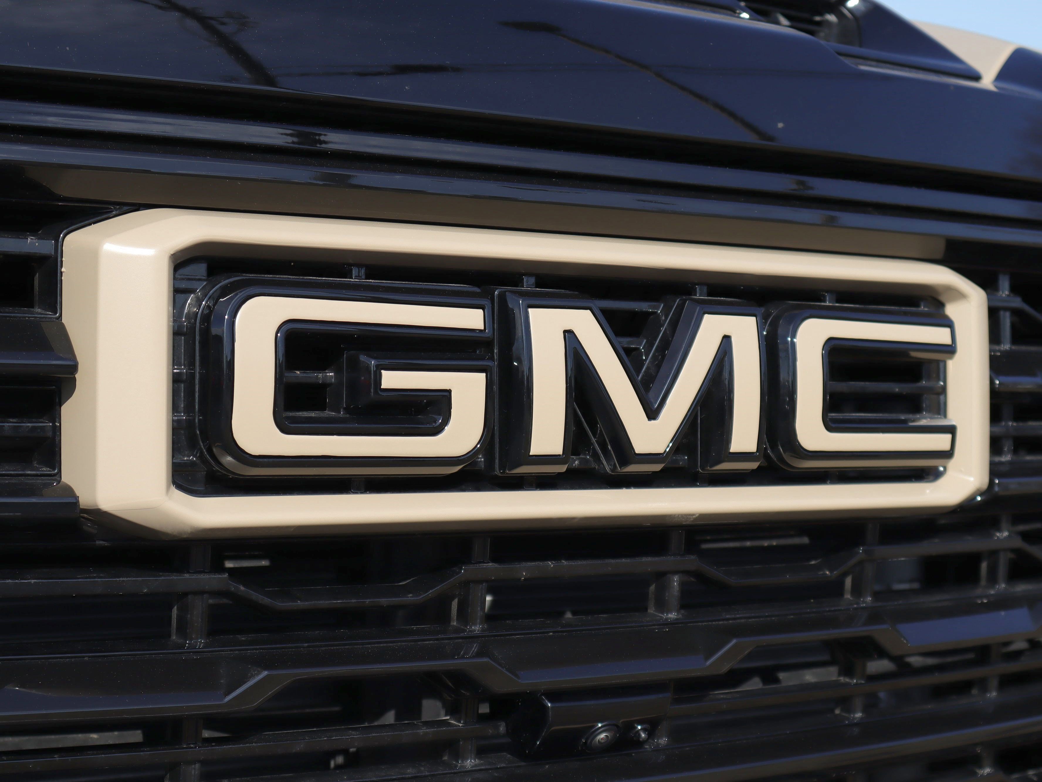 Used 2025 GMC Sierra 2500 AT4X image 33