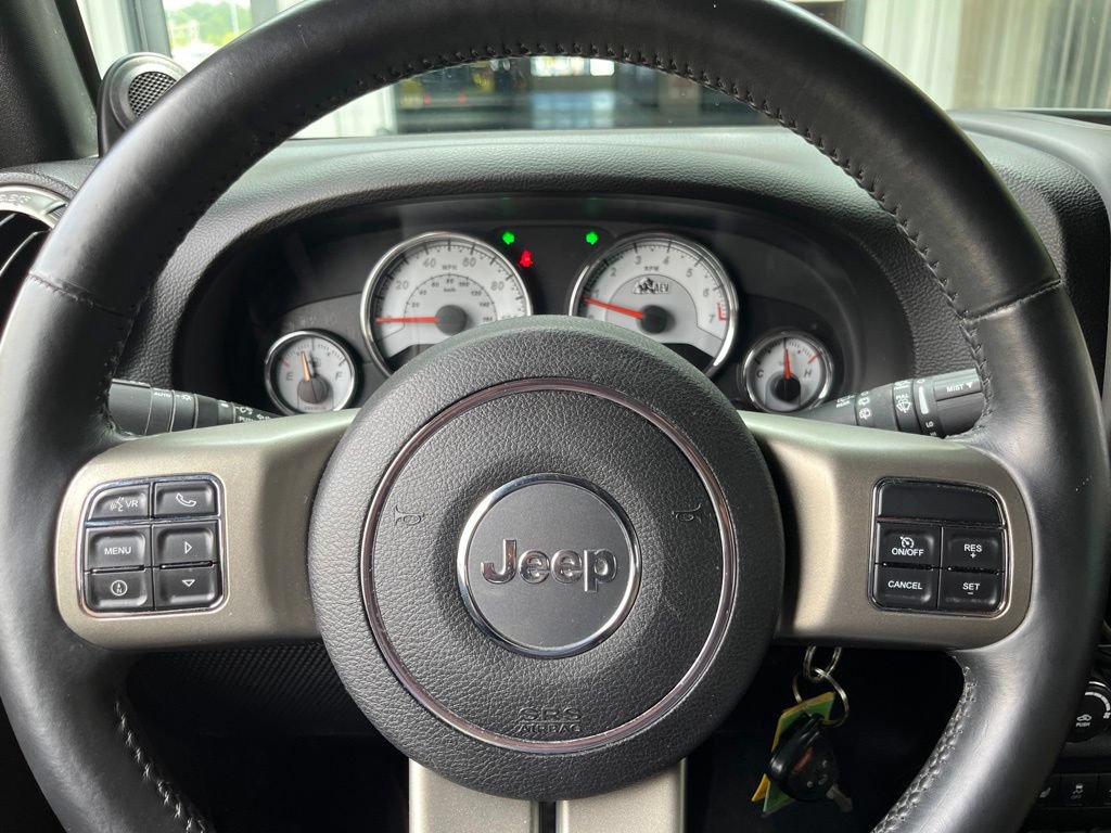 Used 2014 Jeep Wrangler Unlimited Rubicon w/ Connectivity Group AWD/4WD image 28
