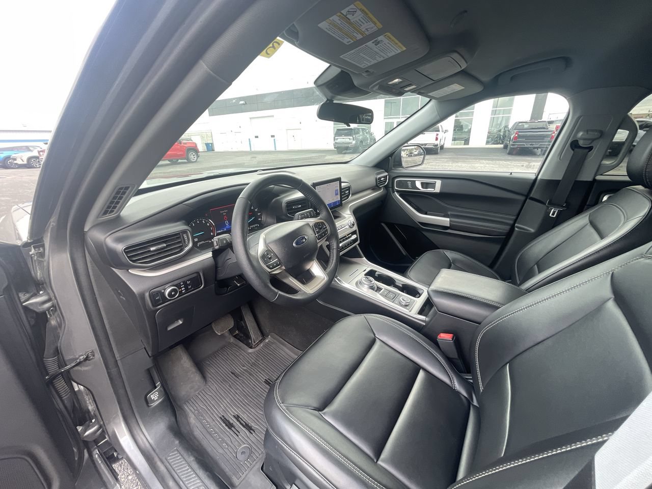 Used 2024 Ford Explorer XLT w/ Equipment Group 202A AWD/4WD image 10