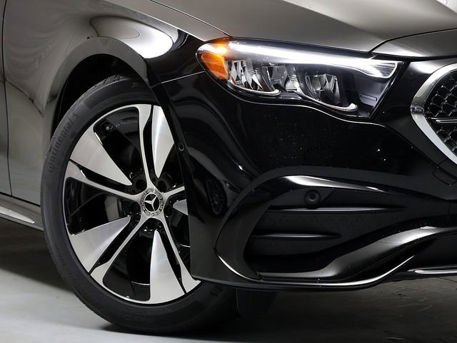 New 2026 Mercedes-Benz E 350 4MATIC Sedan image 3