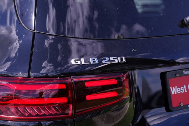 New 2026 Mercedes-Benz GLB 250 4MATIC image 9