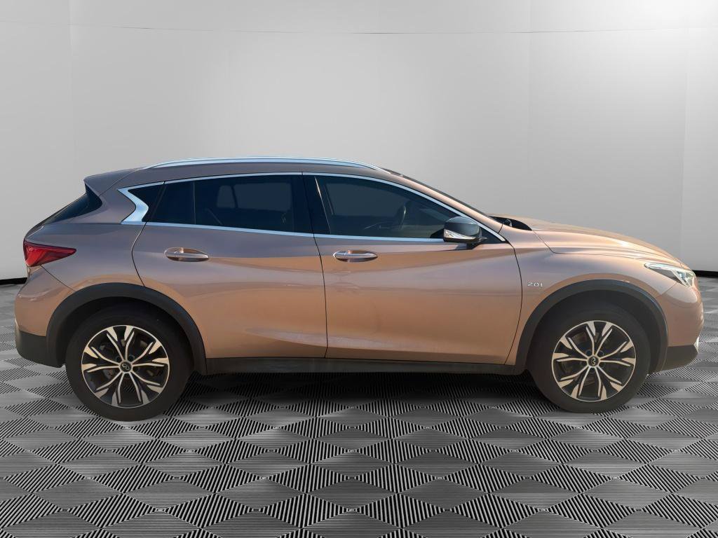 Used 2018 INFINITI QX30 Premium w/ Navigation Package AWD/4WD image 2
