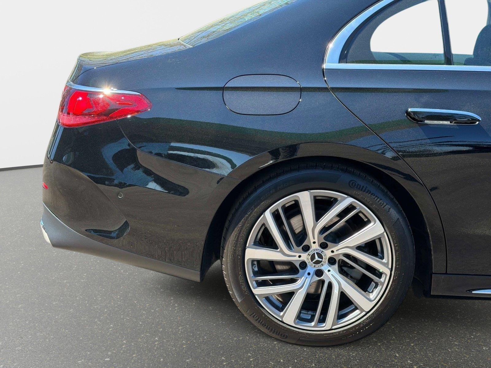 Used 2025 Mercedes-Benz E 350 Sedan image 13