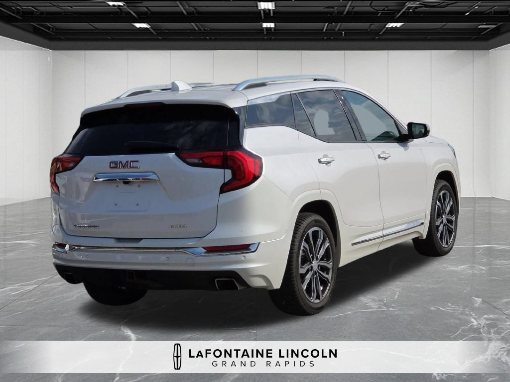 Used 2020 GMC Terrain Denali w/ Denali Premium Package AWD/4WD image 5