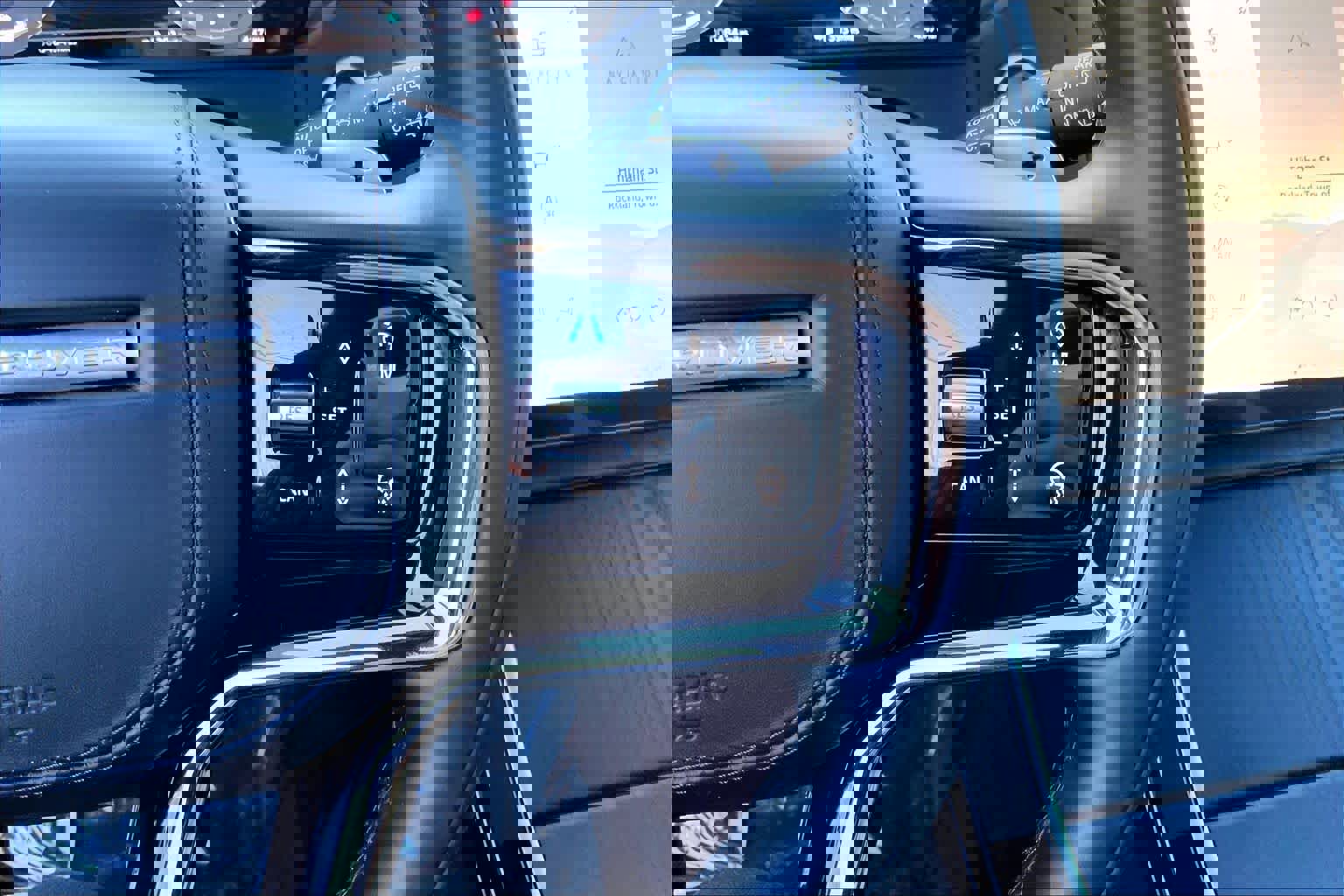 Certified 2026 Land Rover Range Rover Velar Dynamic SE image 24