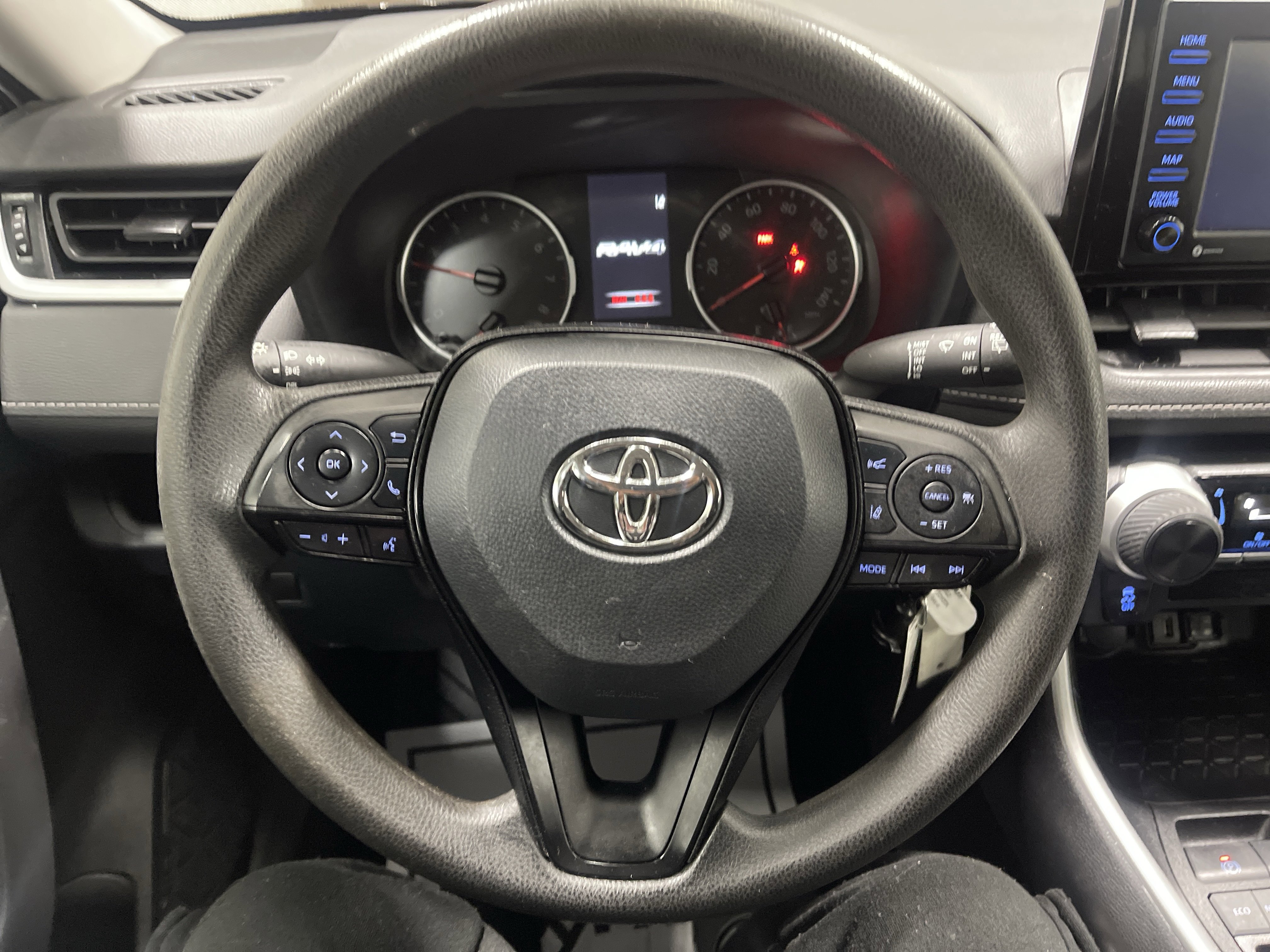 Used 2022 Toyota RAV4 LE image 31