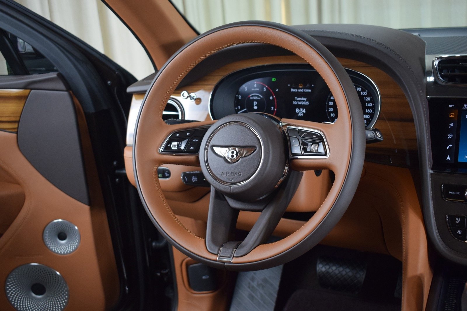 New 2025 Bentley Bentayga image 4