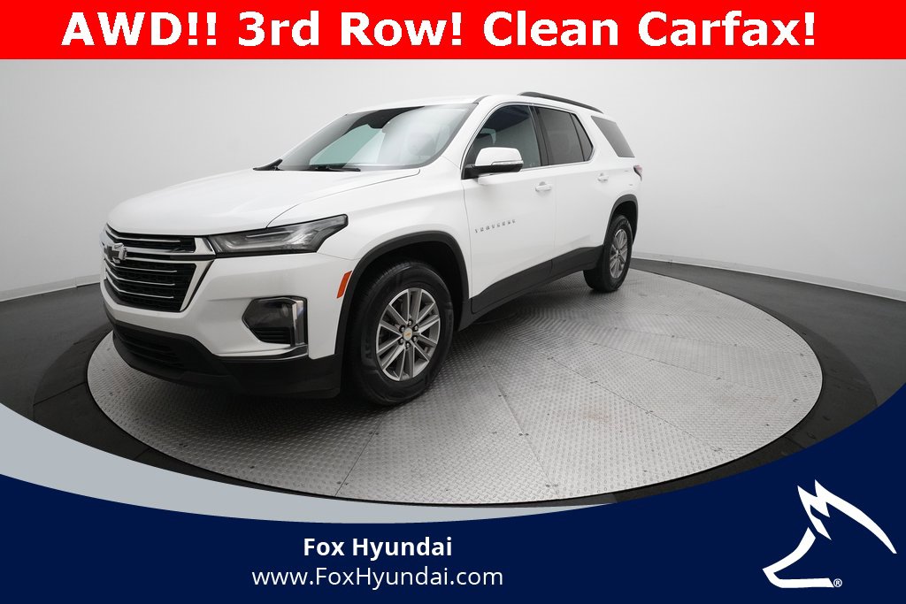 Used 2023 Chevrolet Traverse LT image 1