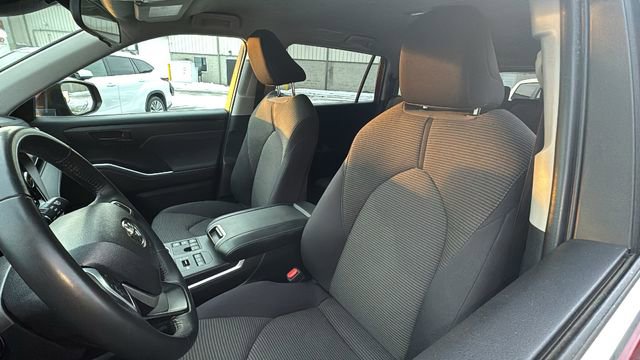 Used 2024 Toyota Highlander LE image 28