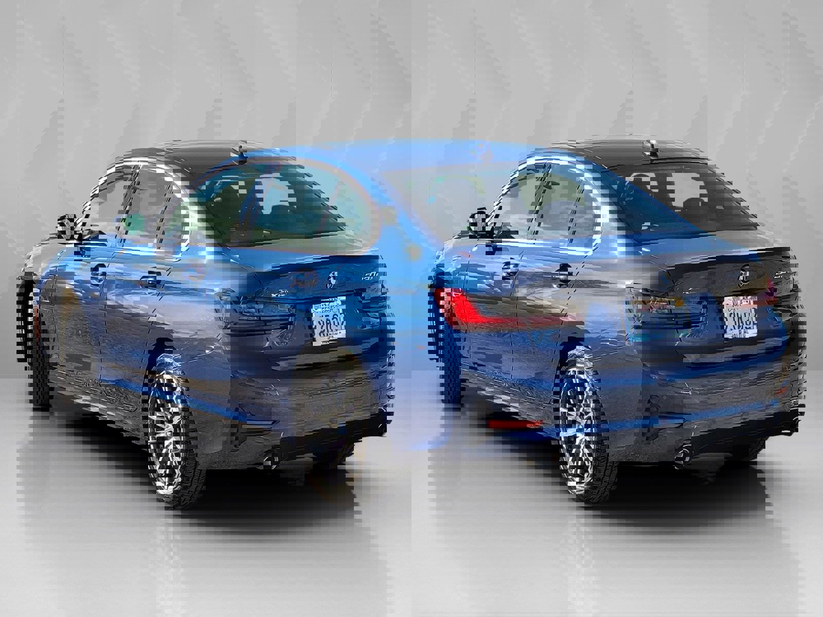 Used 2022 BMW 330e xDrive w/ Premium Package image 4