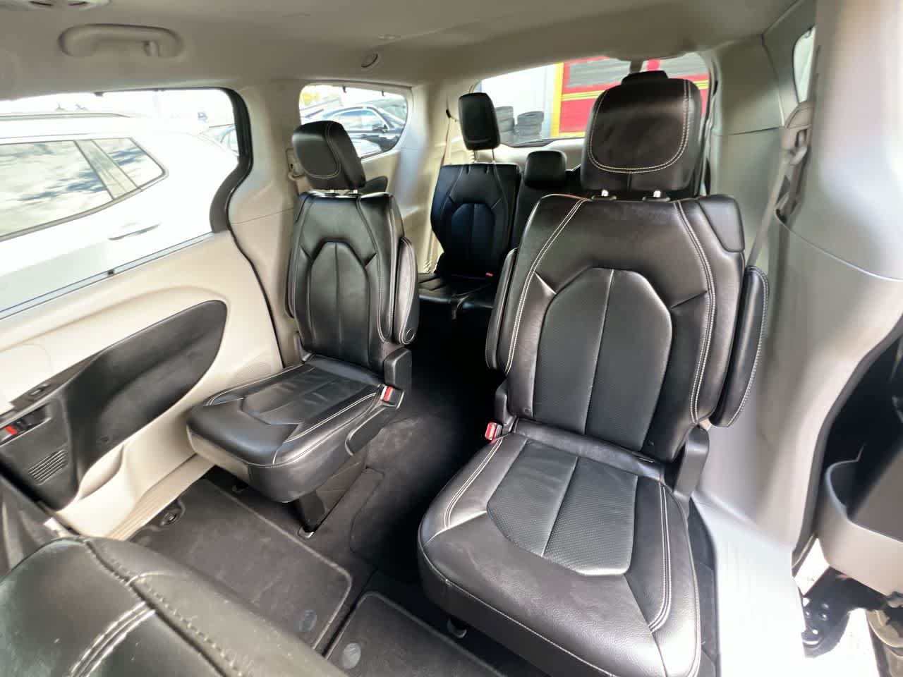 Used 2022 Chrysler Pacifica Touring-L FWD image 23