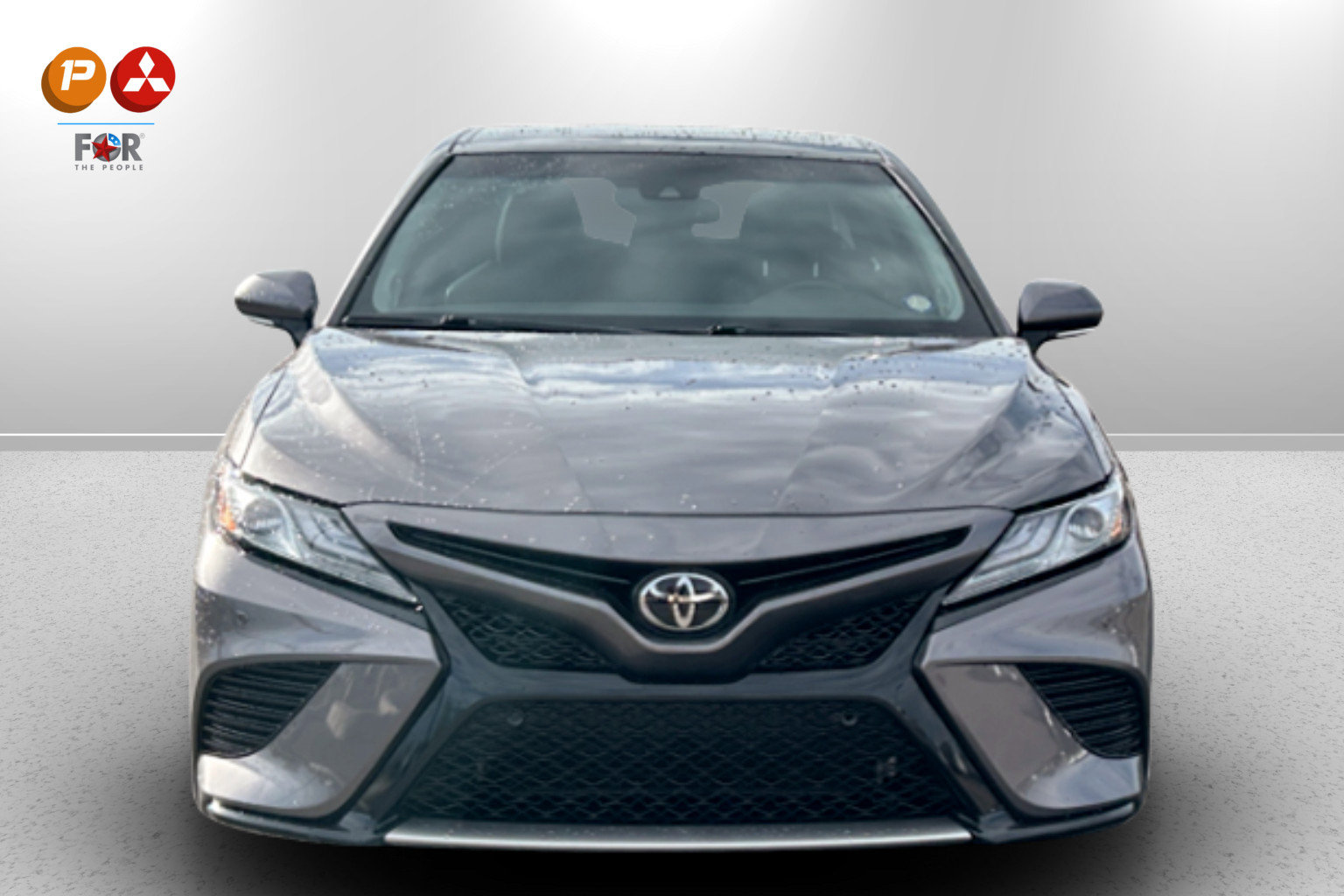 Used 2018 Toyota Camry XSE image 2