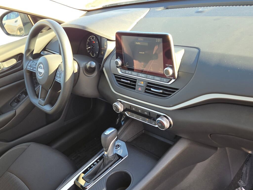 Used 2025 Nissan Altima 2.5 S image 5