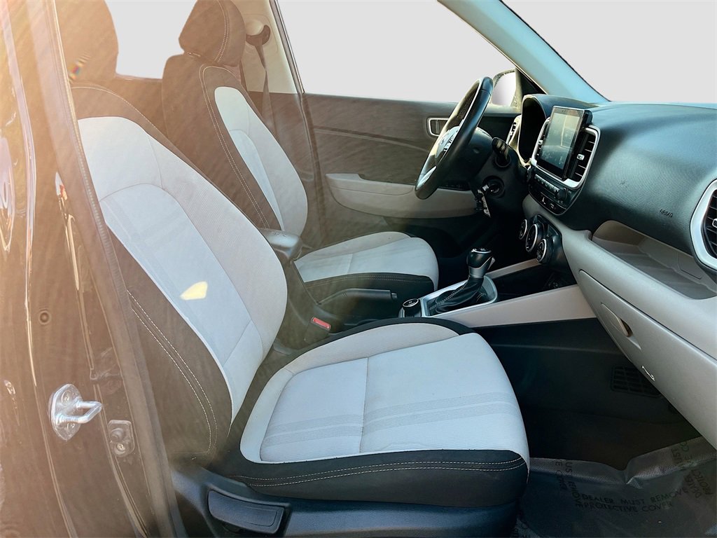 Used 2022 Hyundai Venue SEL w/ Cargo Package image 26