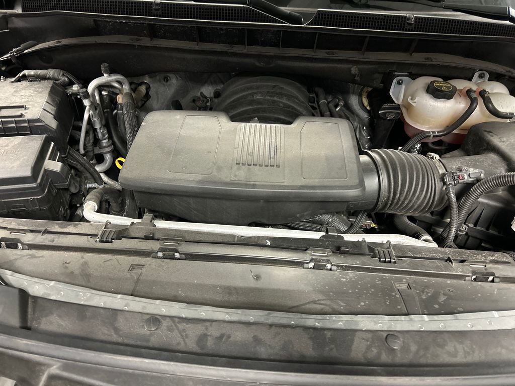 Used 2025 Chevrolet Suburban Z71 image 27