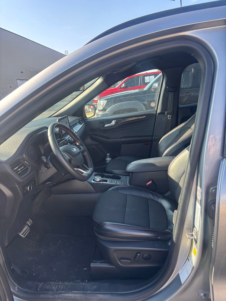Used 2024 Ford Escape ST-Line w/ Cold Weather Package FWD image 12