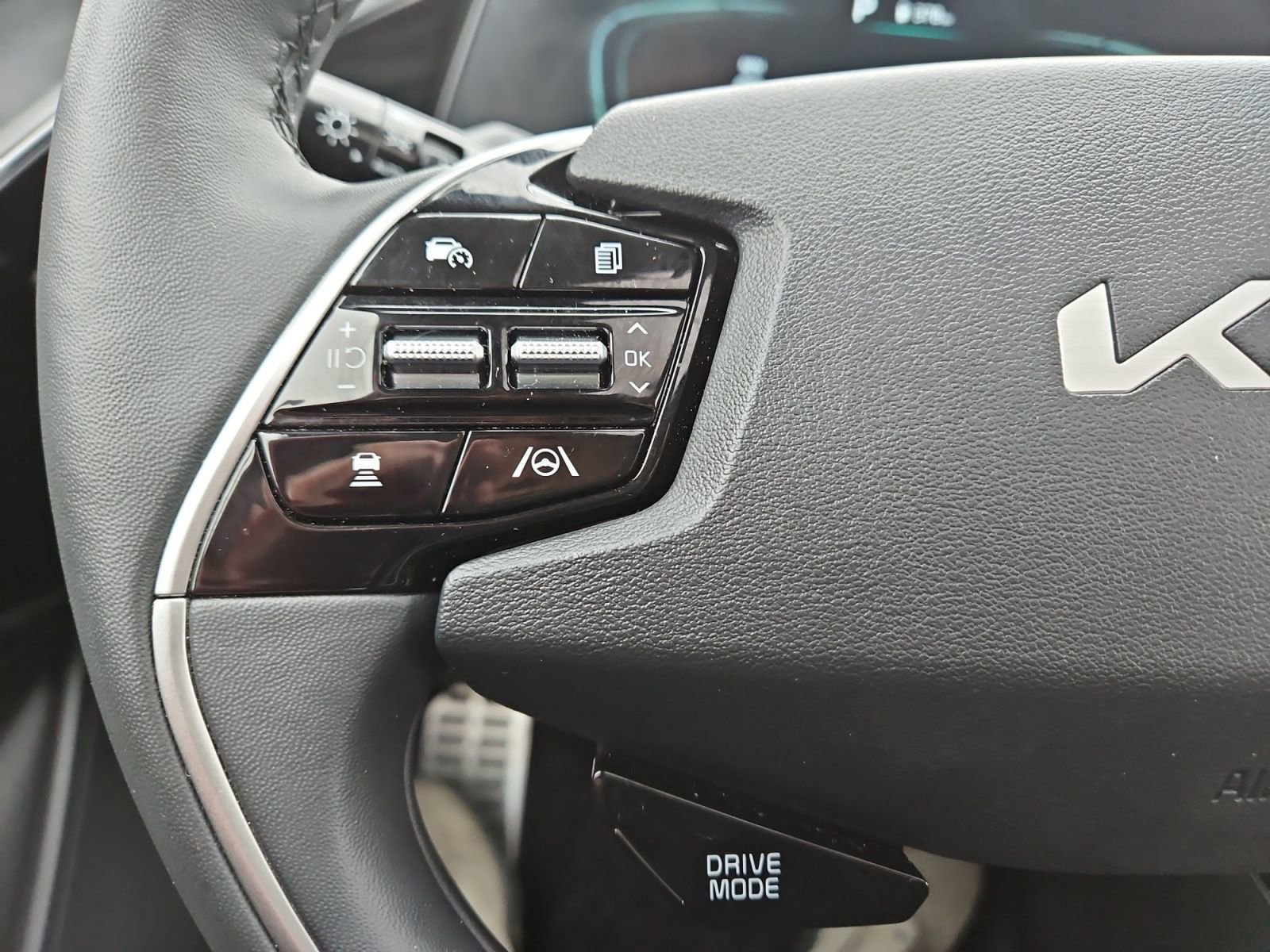 Used 2023 Kia Niro SX Touring image 25