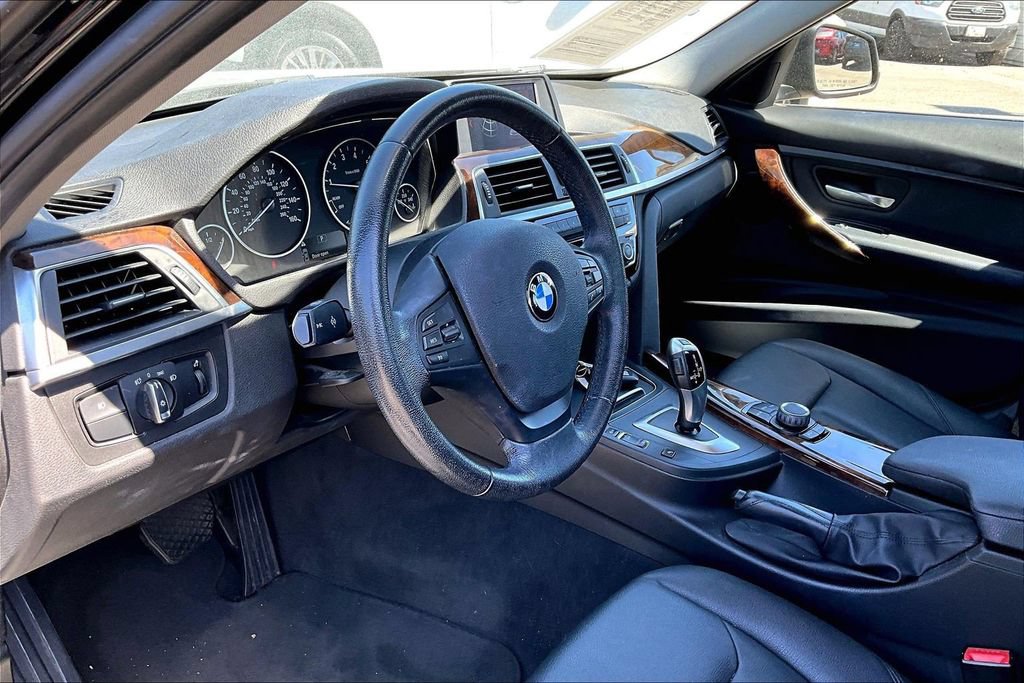 Used 2018 BMW 320i Sedan RWD image 9