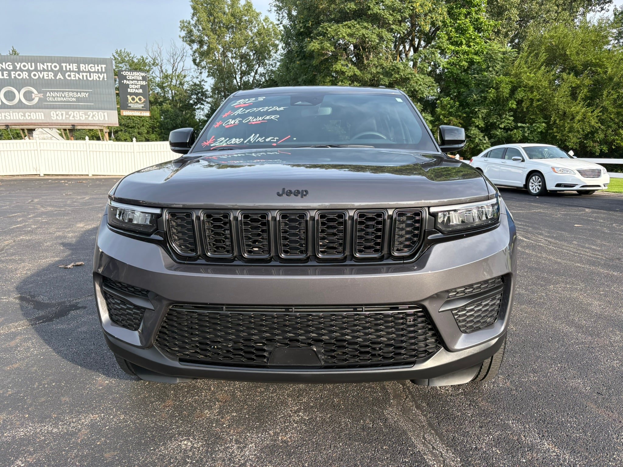 Used 2023 Jeep Grand Cherokee Altitude AWD/4WD image 5