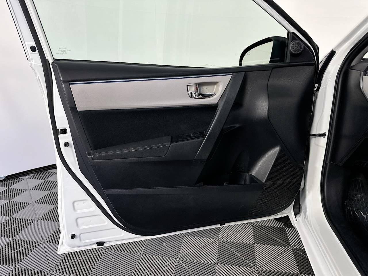Used 2016 Toyota Corolla LE FWD image 23