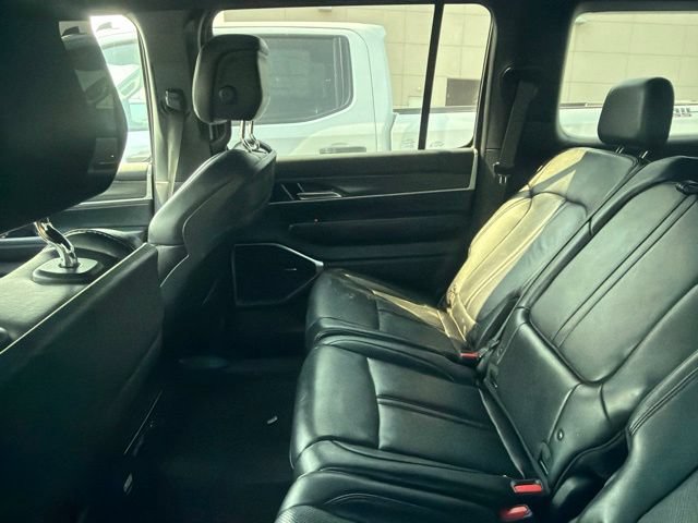 Used 2024 Jeep Wagoneer L Series II w/ Flexible Seating Group AWD/4WD image 17