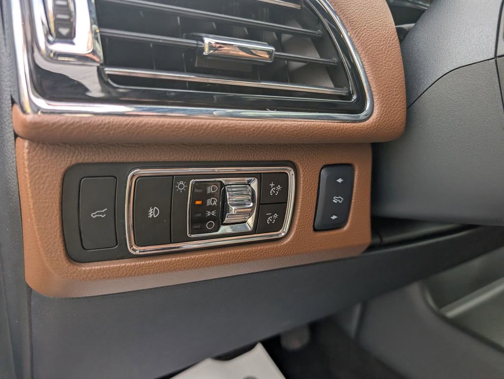 Used 2024 Lincoln Navigator L Reserve AWD/4WD image 17