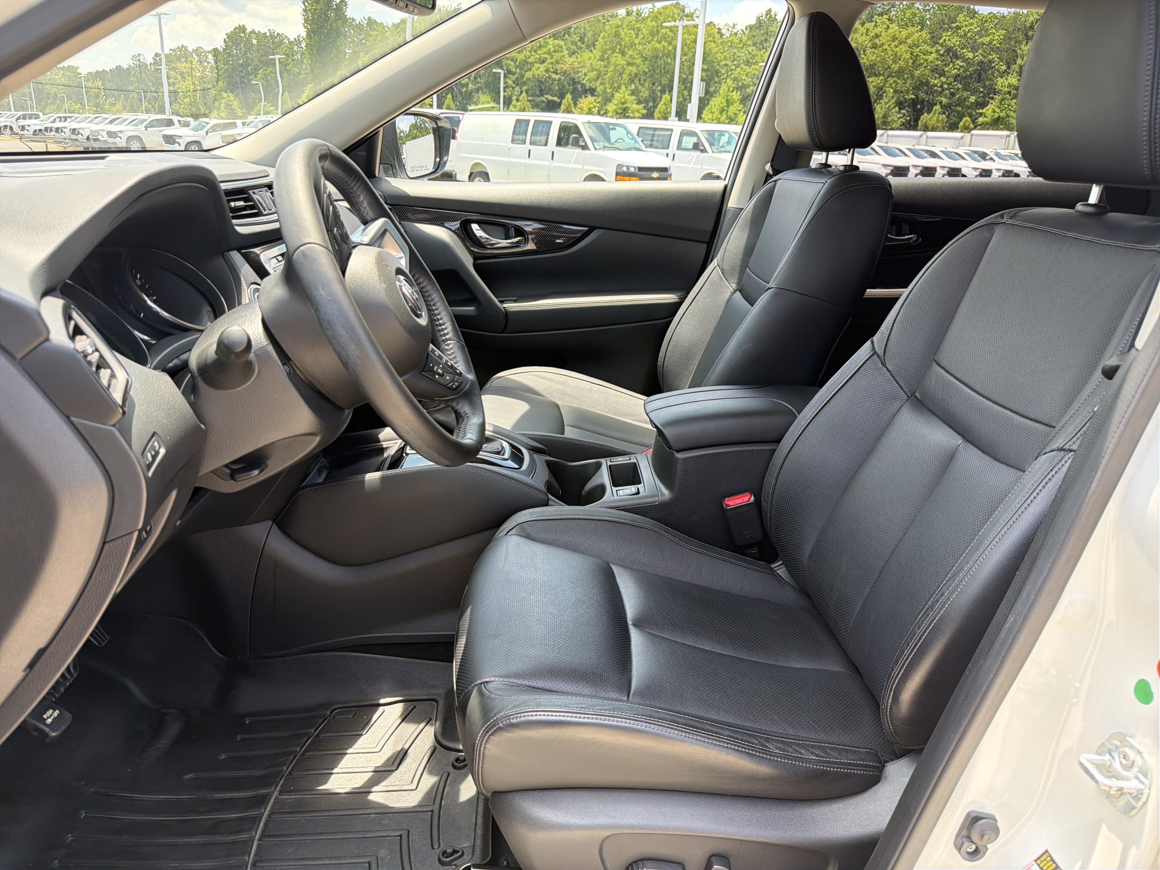 Used 2017 Nissan Rogue SL AWD/4WD image 16
