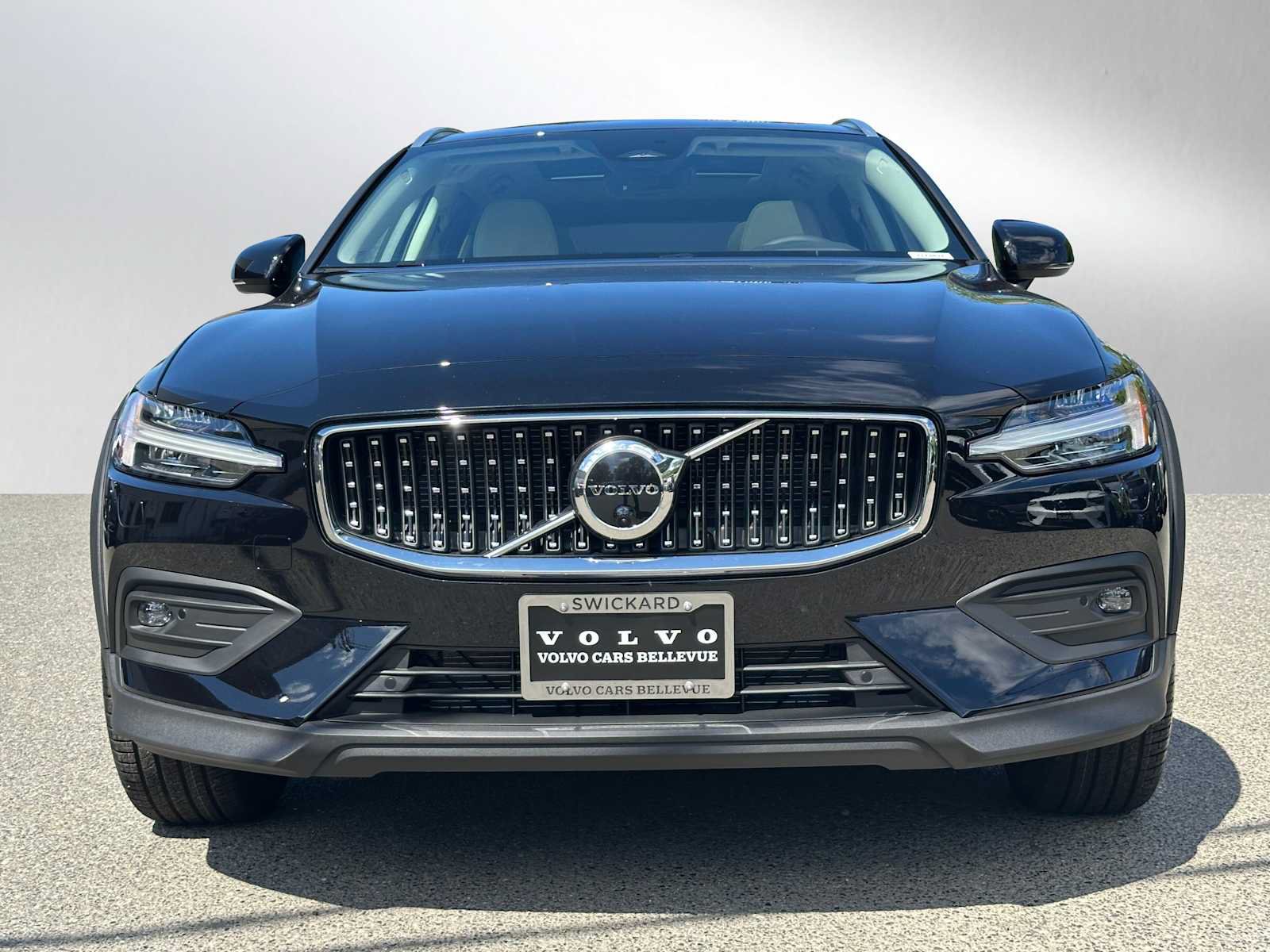 New 2026 Volvo V60 B5 Cross Country Plus w/ Protection Package Premier AWD/4WD image 8
