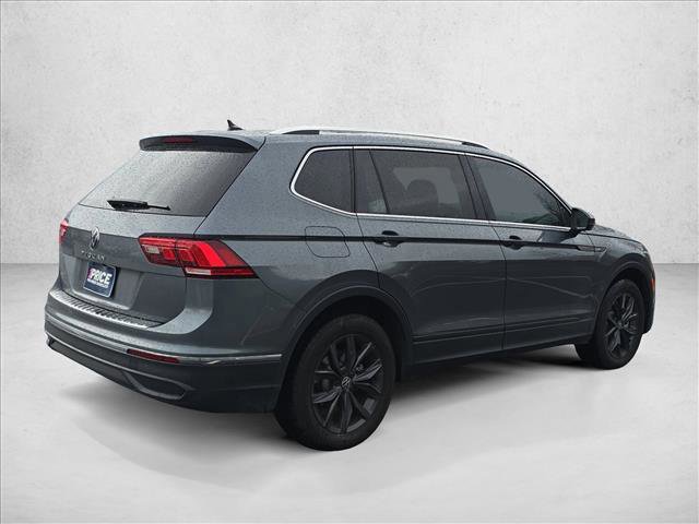 Used 2024 Volkswagen Tiguan SE w/ Panoramic Sunroof Package image 5