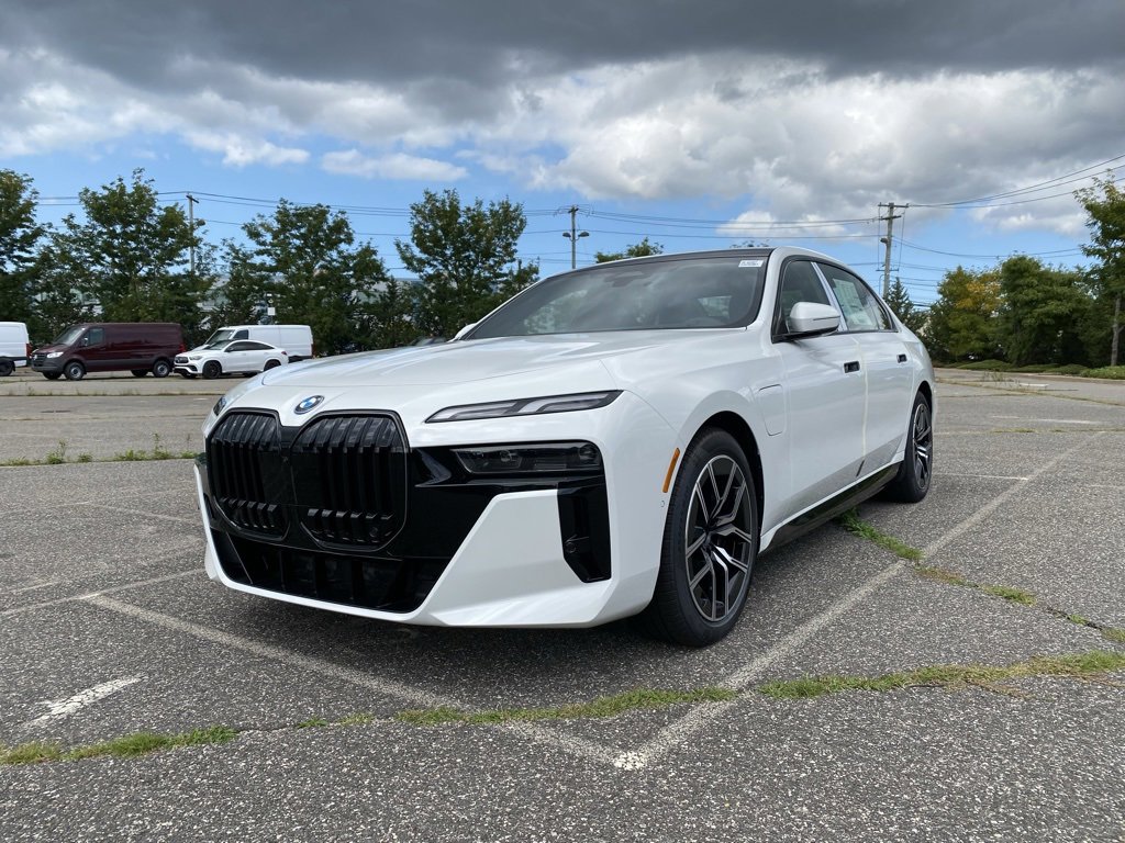 New 2026 BMW 750e xDrive w/ Premium Package image 1