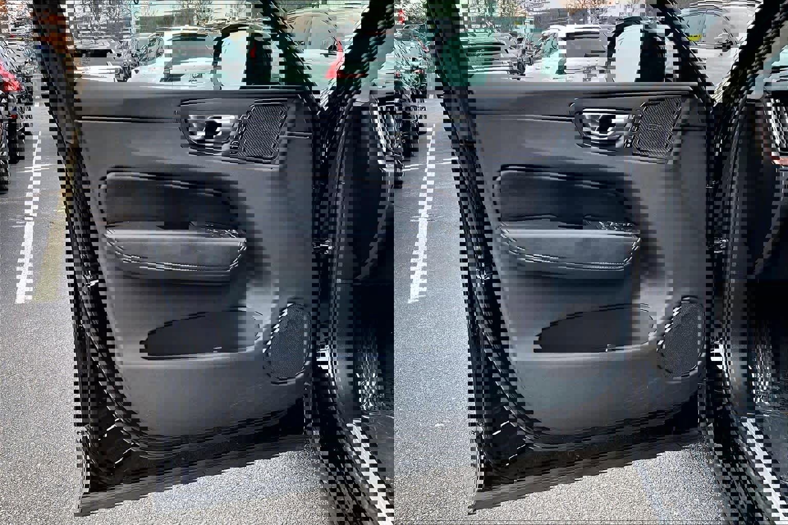 Certified 2023 Volvo XC60 B5 Plus w/ Climate Package image 21