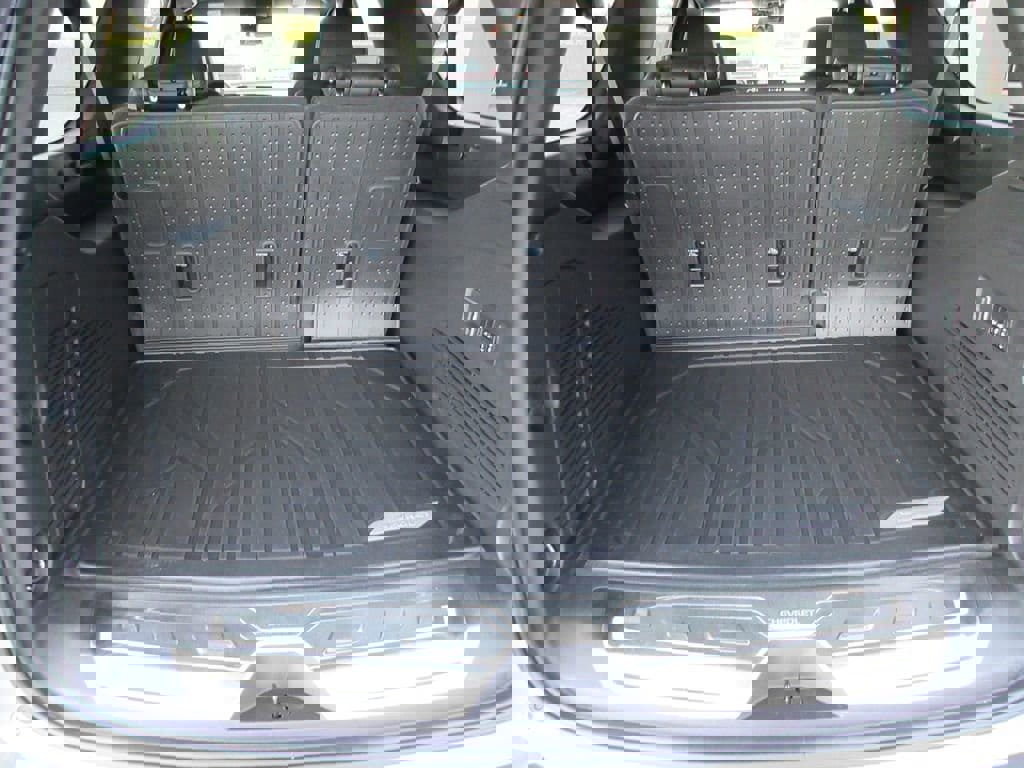 New 2026 Chevrolet Suburban LT image 12