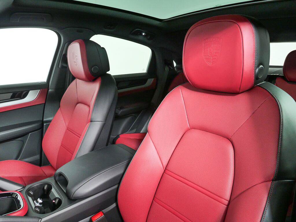 New 2026 Porsche Cayenne Coupe AWD/4WD image 5