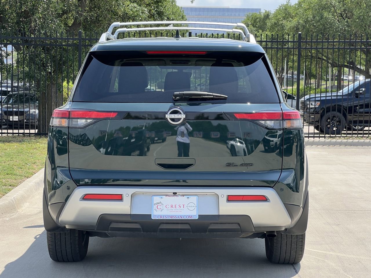 Certified 2024 Nissan Pathfinder SL w/ Black Appearance Package image 4