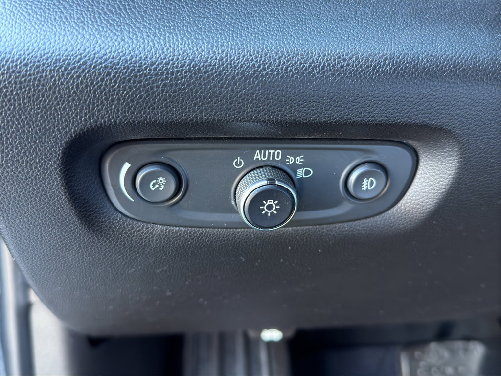 Used 2018 Chevrolet Traverse LT w/ LPO, Black Accent Package image 16